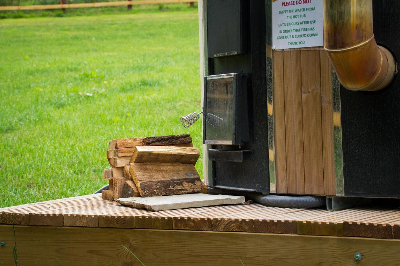 Hidden Wood Glamping And The Hideaway Cabin Warminster Esterno foto