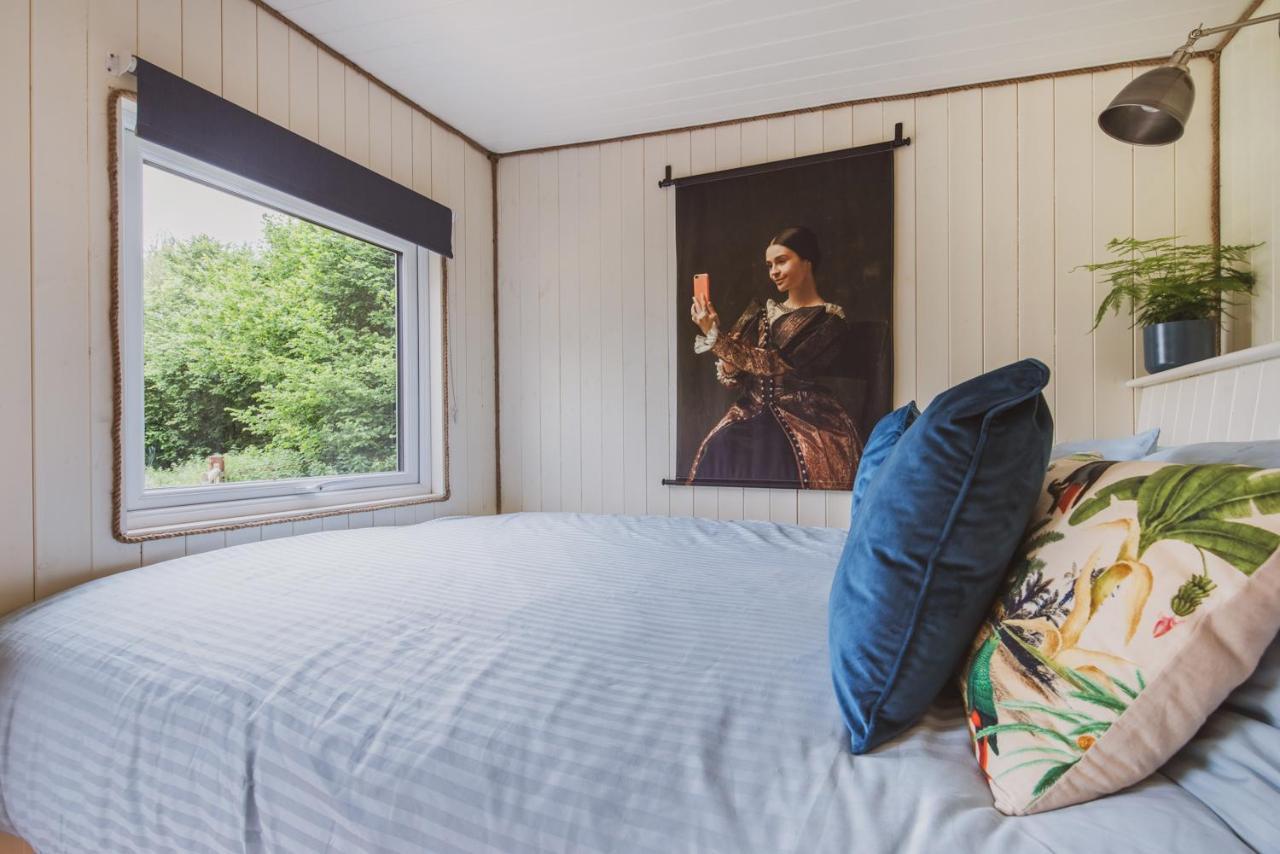 Hidden Wood Glamping And The Hideaway Cabin Warminster Esterno foto