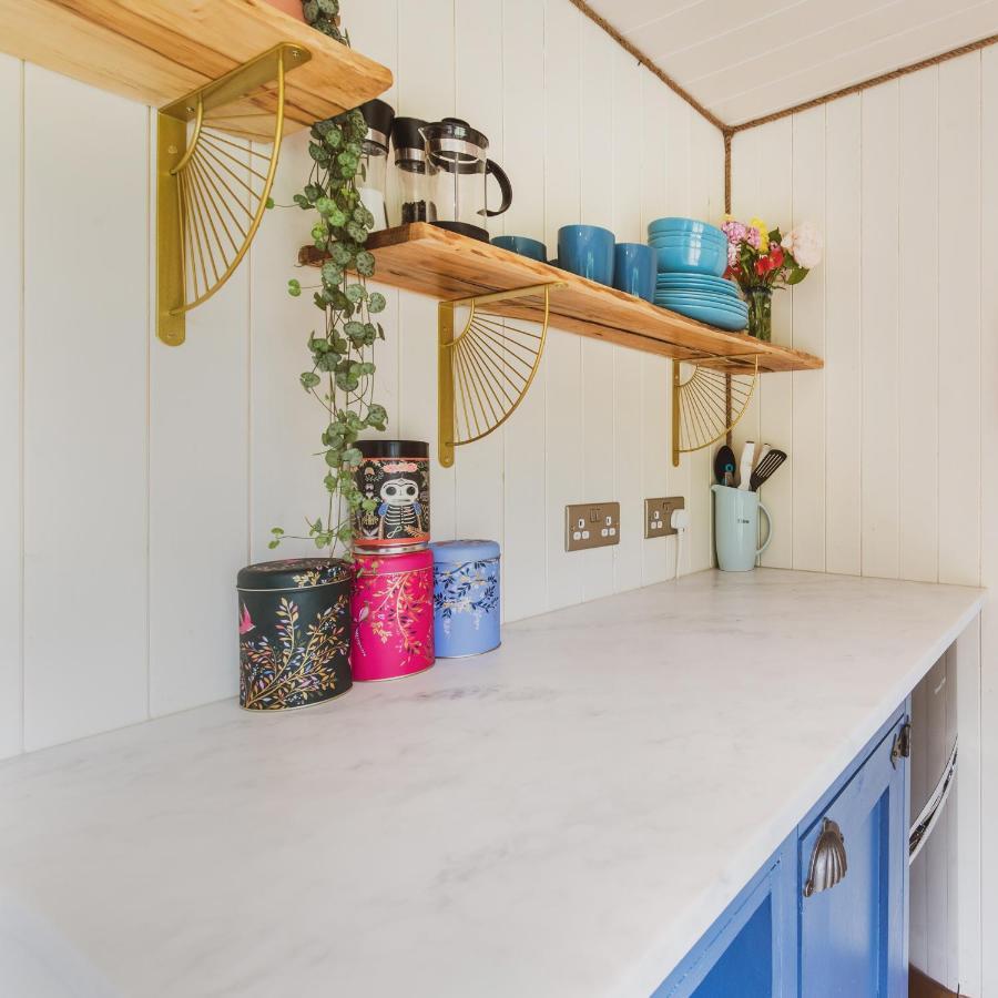 Hidden Wood Glamping And The Hideaway Cabin Warminster Esterno foto