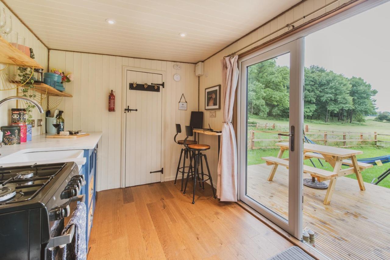 Hidden Wood Glamping And The Hideaway Cabin Warminster Esterno foto