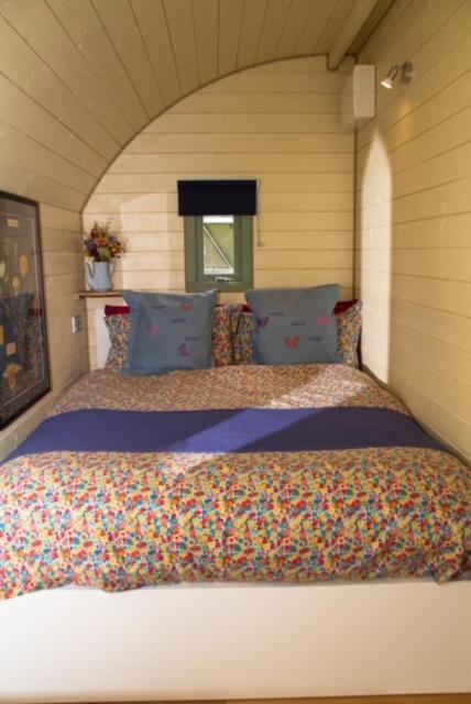 Hidden Wood Glamping And The Hideaway Cabin Warminster Esterno foto
